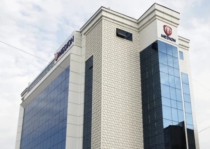 Фото слайдера: Medion Clinic 24/7. Стоматологи-хирурги
