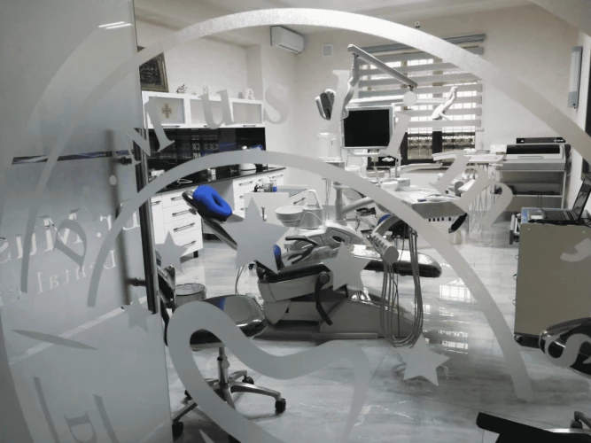Slayder fotosurati: Dr. Muslim's Dental Clinic