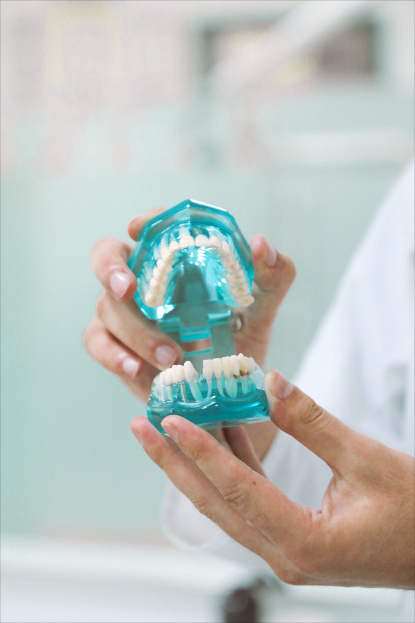 Фото слайдера: Dentcare dental clinic. Стоматологи-хирурги