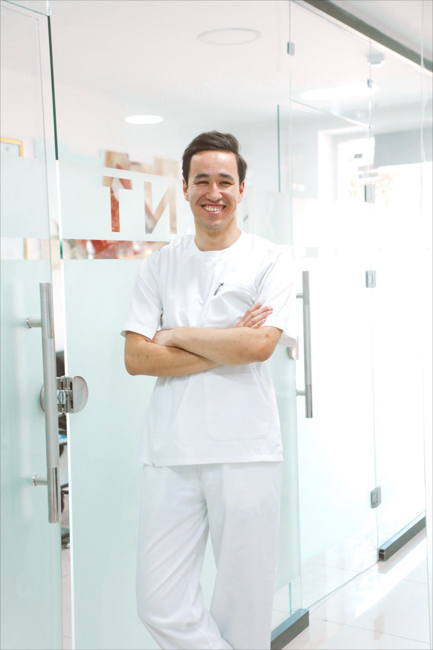 Фото слайдера: Dentcare dental clinic. Стоматологи-хирурги