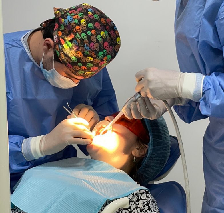 Фото слайдера: Dentcare dental clinic. Стоматологи-хирурги