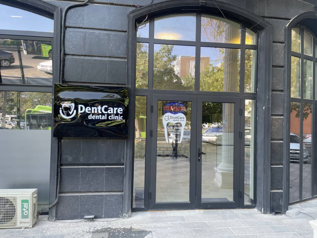 Фото слайдера: Dentcare dental clinic. Стоматологи-хирурги